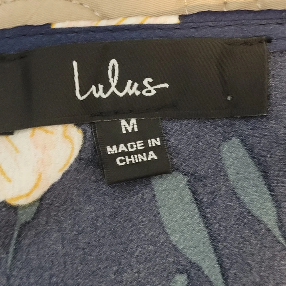 Lulus navy floral wrap dress with tie waist and long sleeves. Size Medium - Picture 7 of 12